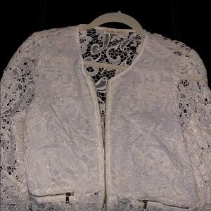 🌸GORGEOUS Lace Jacket!🌸